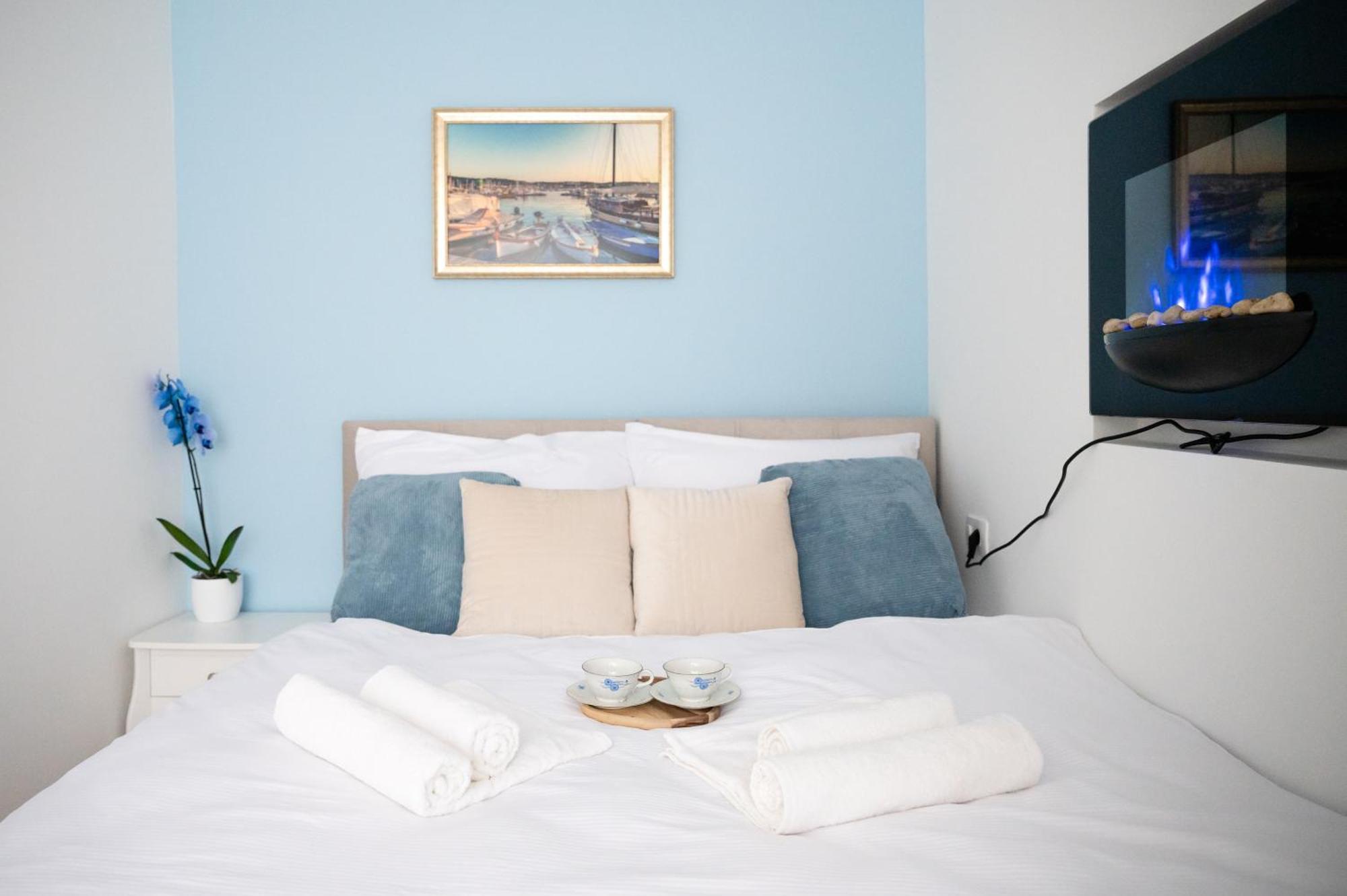 Lev Apartments Izola Bagian luar foto