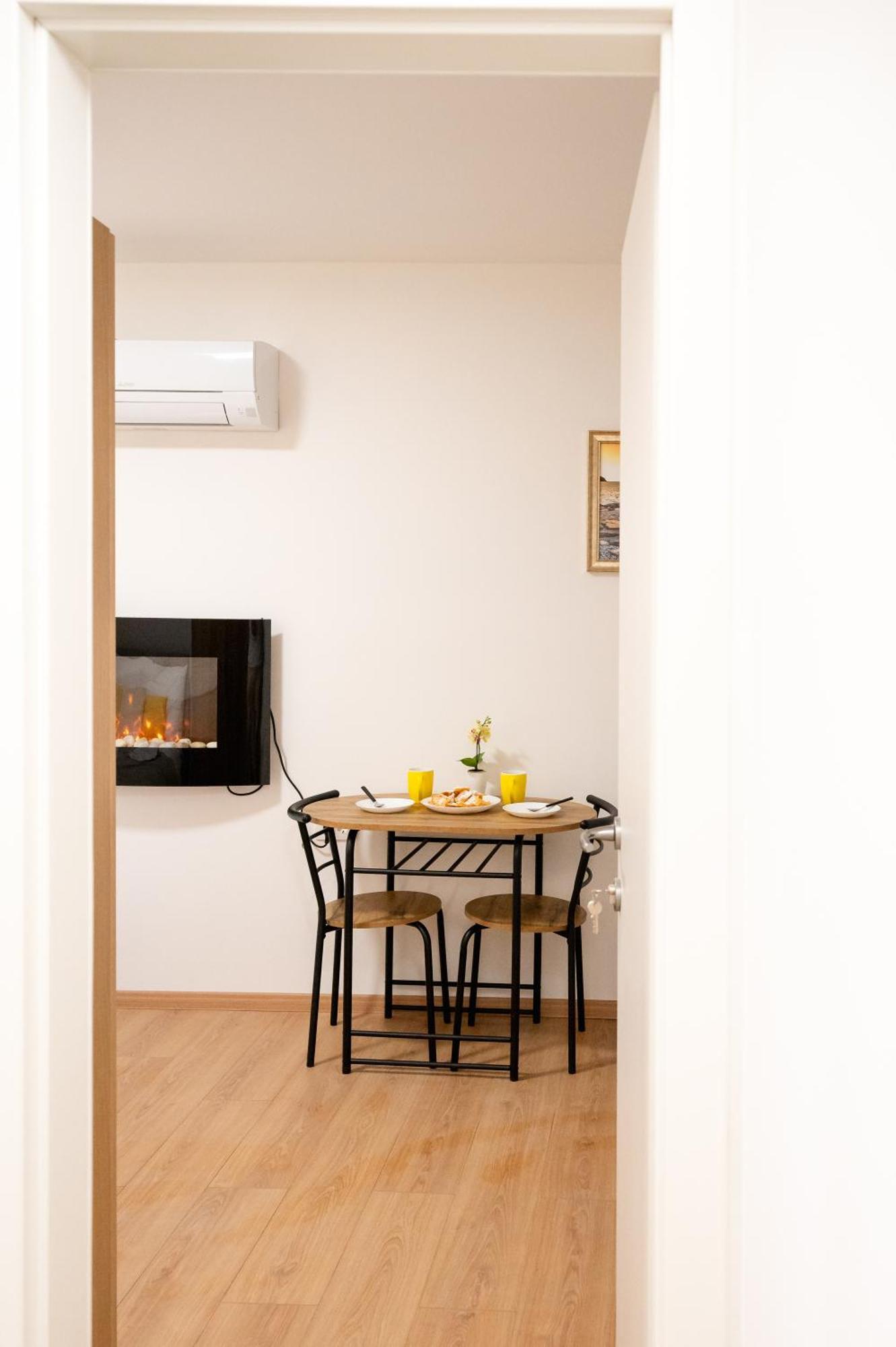 Lev Apartments Izola Bagian luar foto
