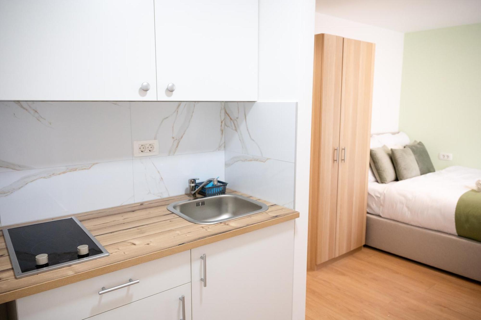 Lev Apartments Izola Bagian luar foto