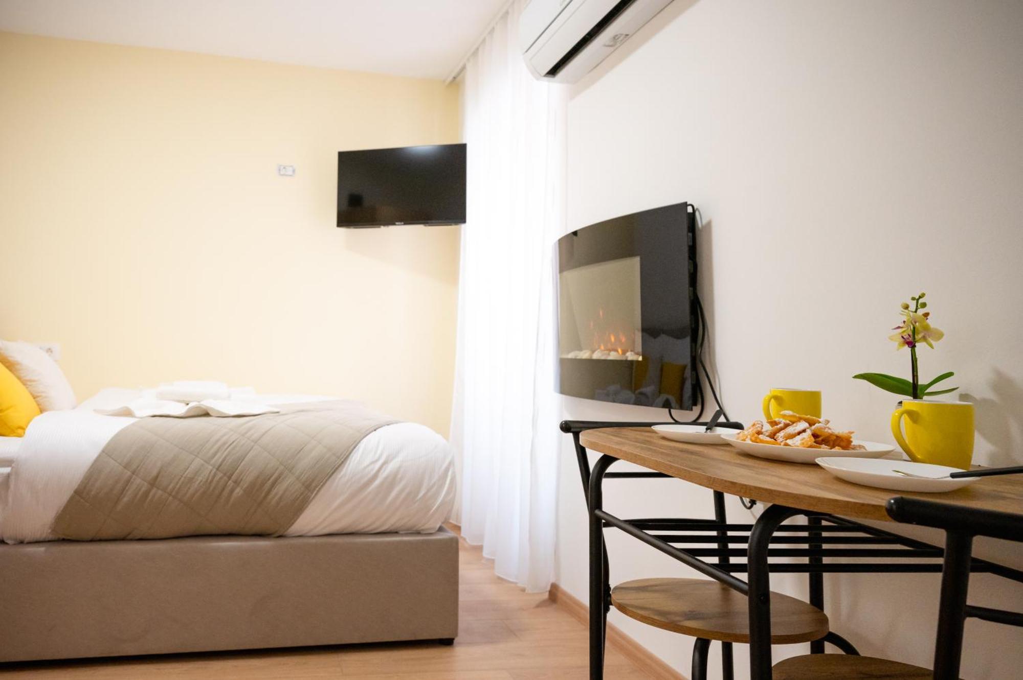 Lev Apartments Izola Bagian luar foto