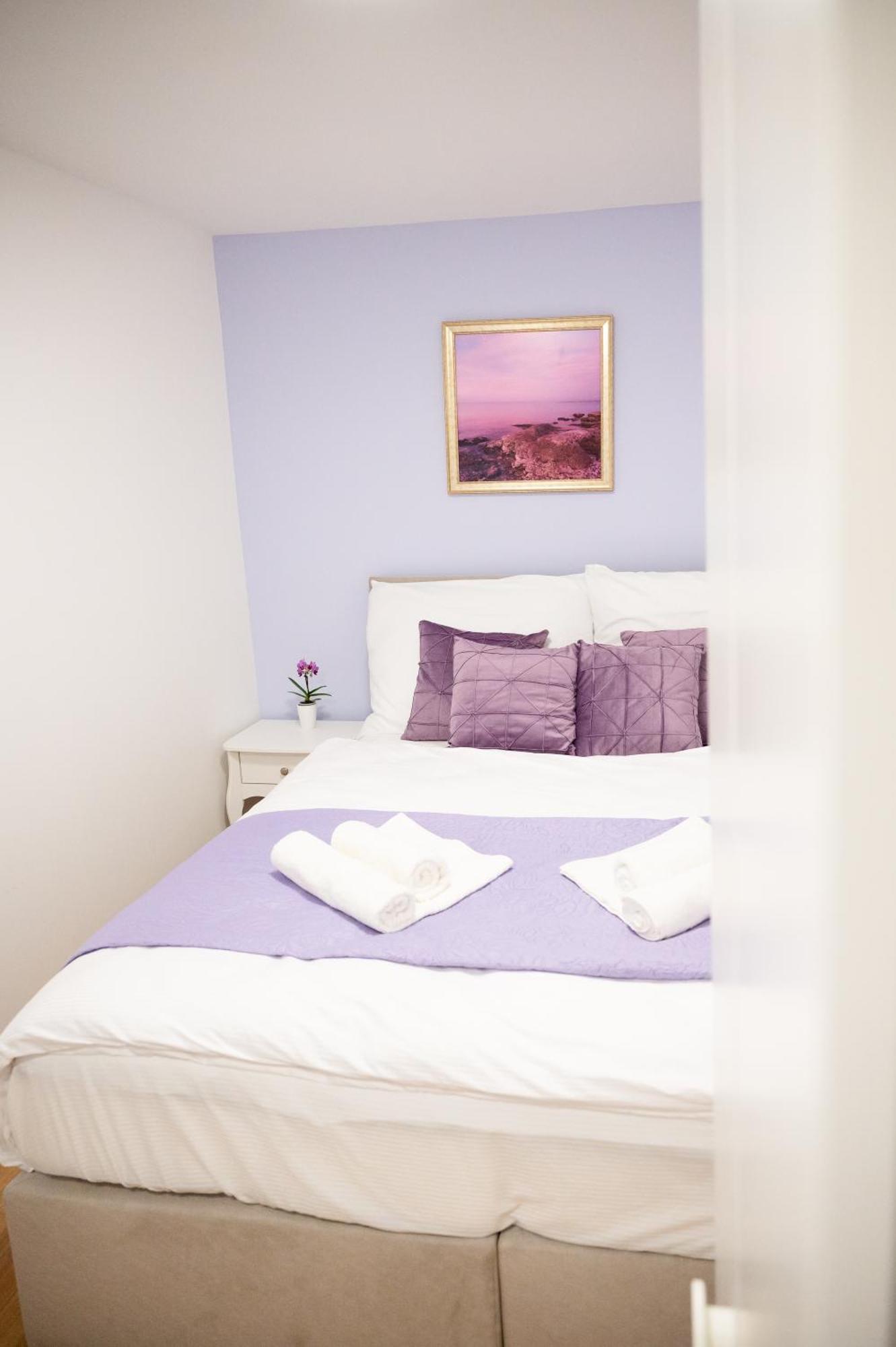 Lev Apartments Izola Bagian luar foto