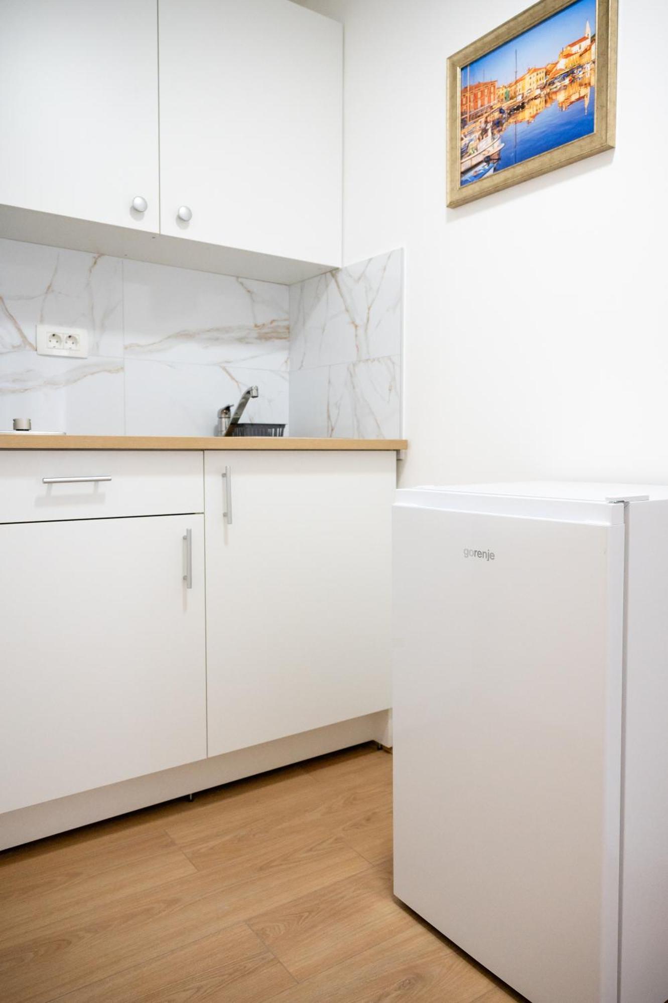 Lev Apartments Izola Ruang foto