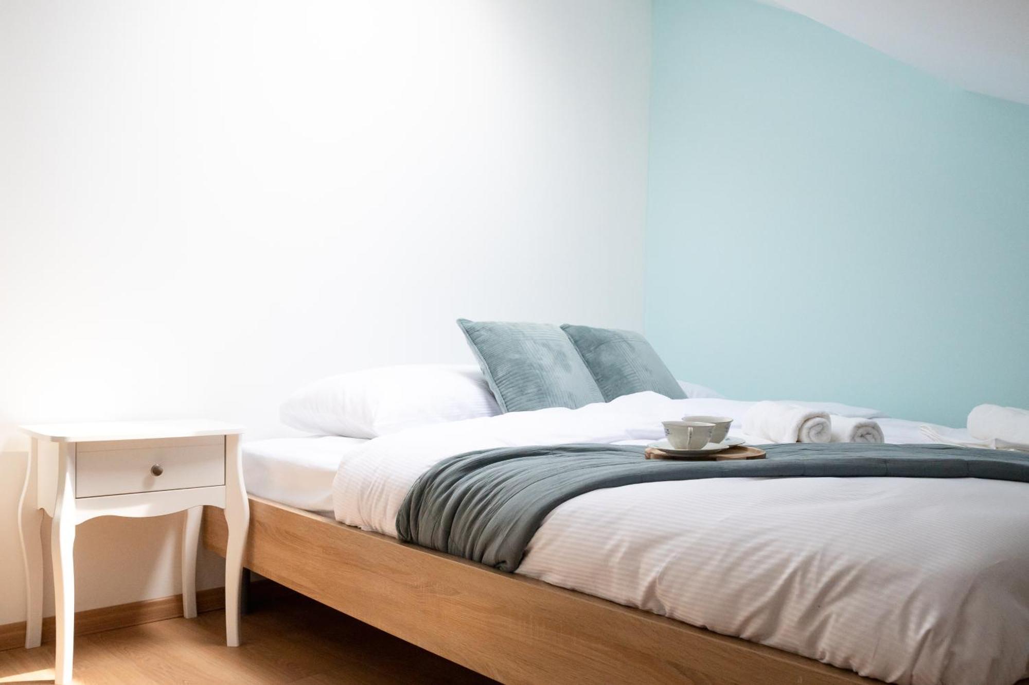 Lev Apartments Izola Bagian luar foto