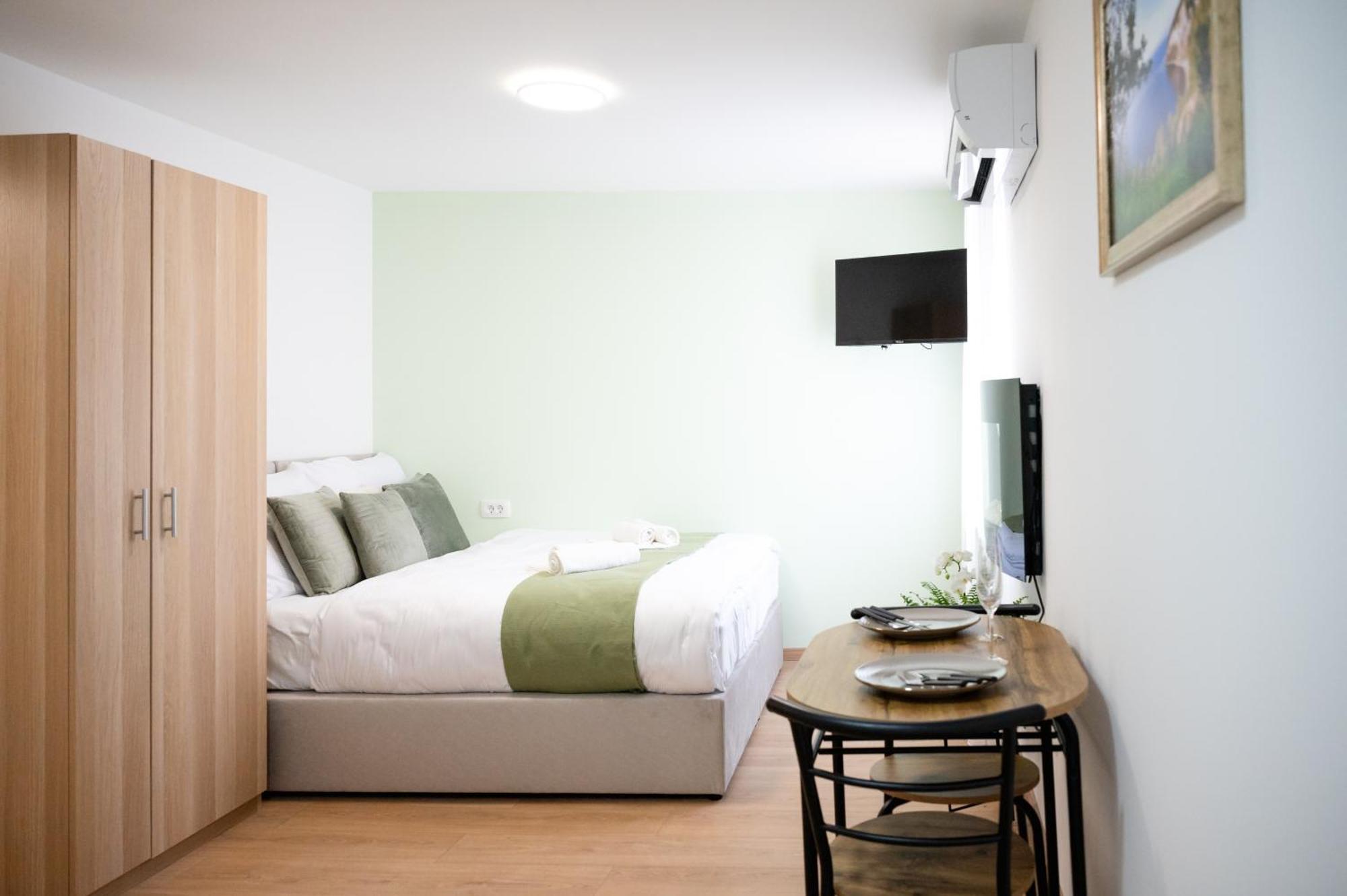 Lev Apartments Izola Bagian luar foto