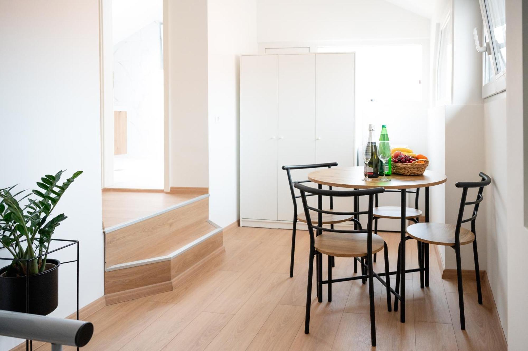 Lev Apartments Izola Bagian luar foto