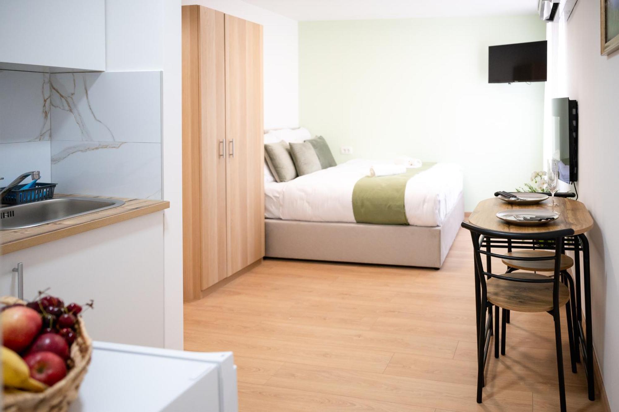 Lev Apartments Izola Bagian luar foto