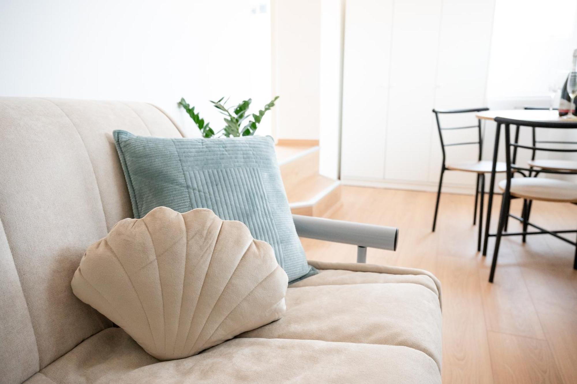 Lev Apartments Izola Bagian luar foto