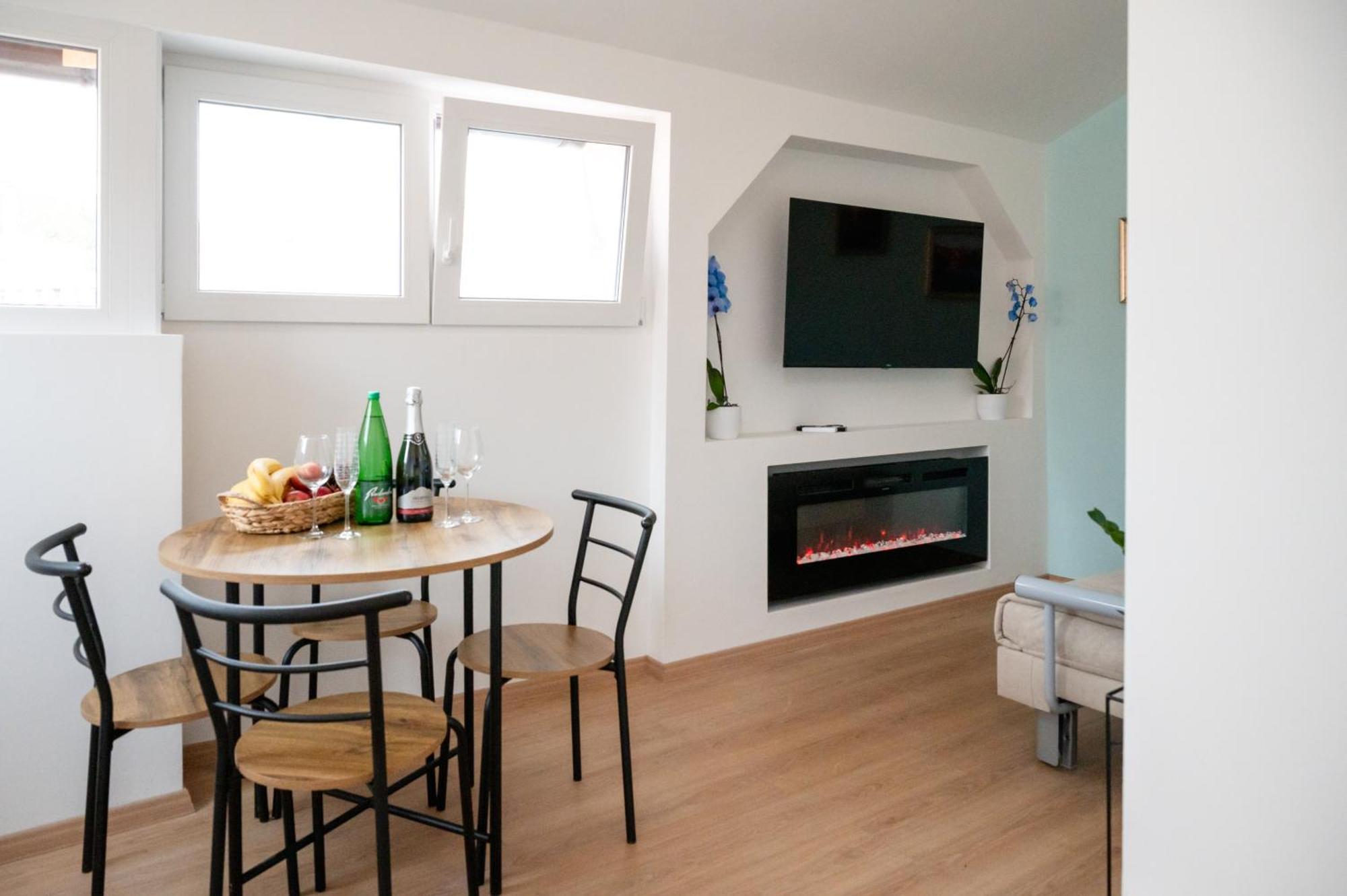 Lev Apartments Izola Bagian luar foto