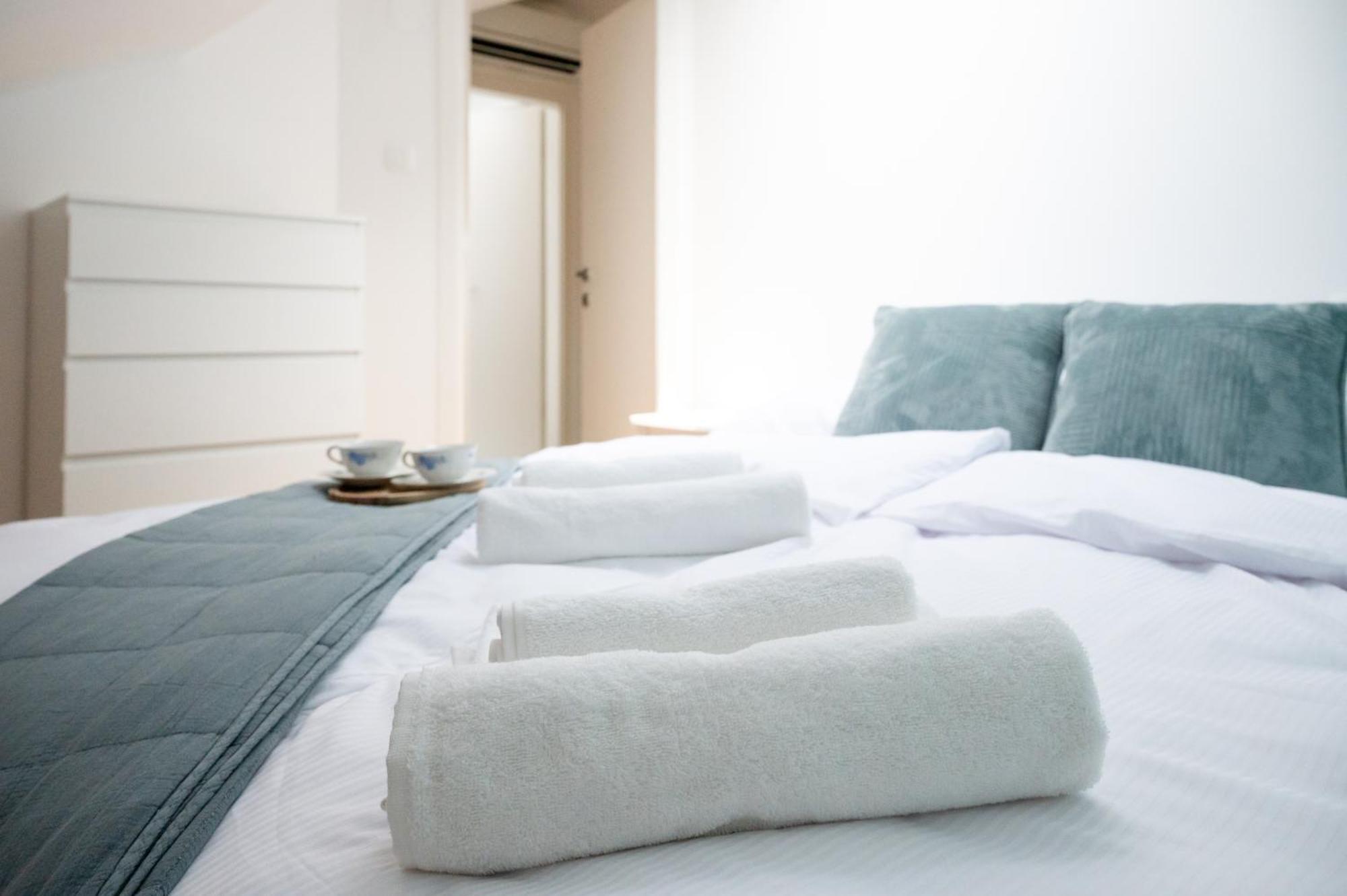 Lev Apartments Izola Bagian luar foto