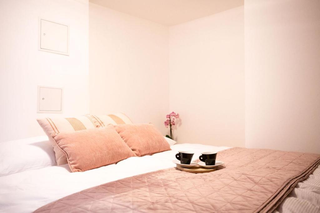 Lev Apartments Izola Bagian luar foto